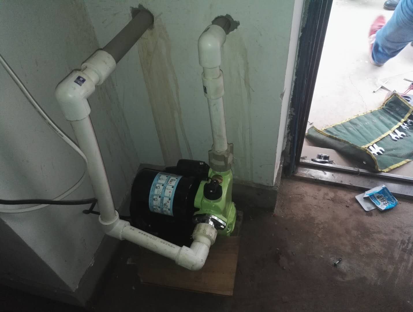 乐泰水泵在昆明金江小区,旭苑联排别墅安装10台600w全